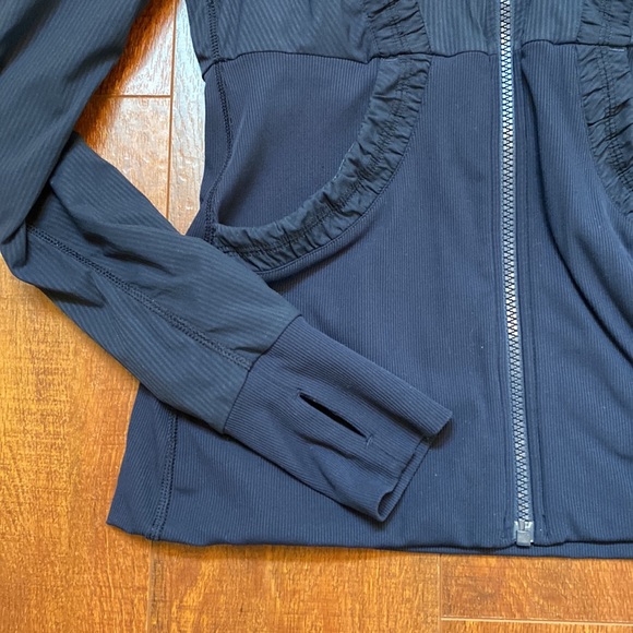 Lululemon Reversible Jacket - Picture 5 of 11